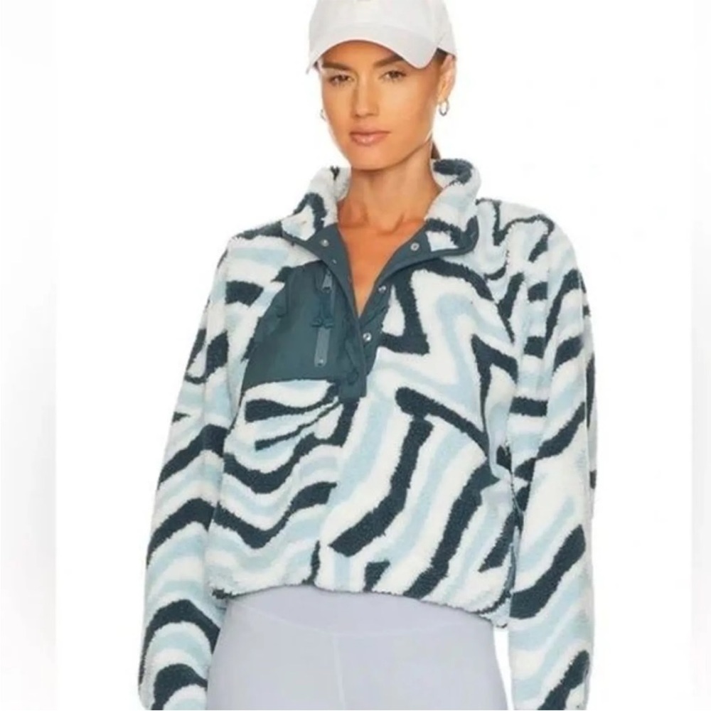 NWT FREE PEOPLE FP MOVEMENT ROCY RIDGE PULLOVER BLUE WAVE COMBO SIZE LARGE
